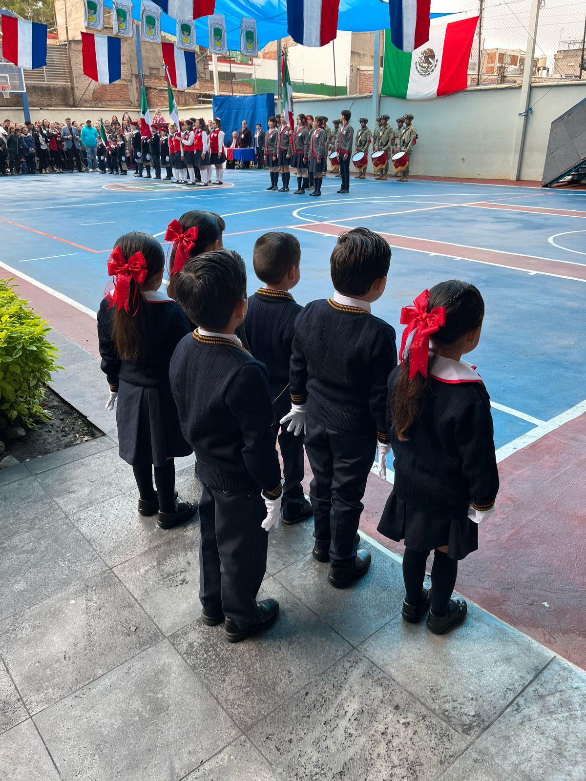 Ceremonia cívica de alumnos del Instituto Guillermo Marconi